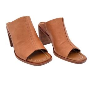 Sofft Women's Leather Block Heel Mules
Open Toe Tan preloved Size 9M